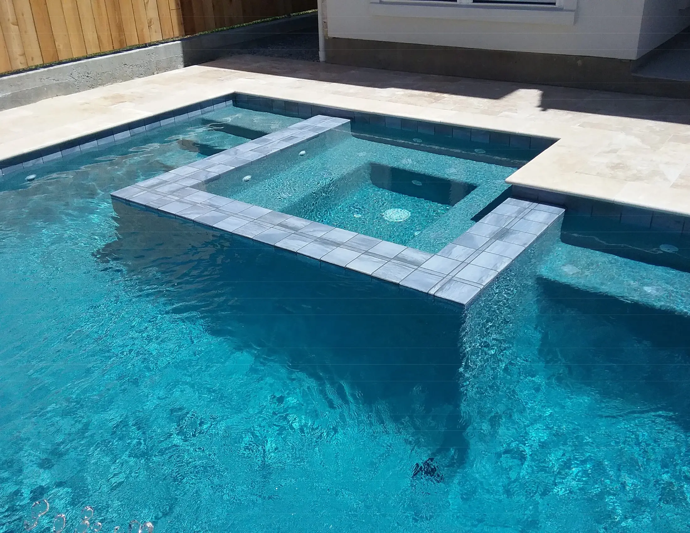 Custom spa and swimming pool built by Clearwater Outdoor Creations