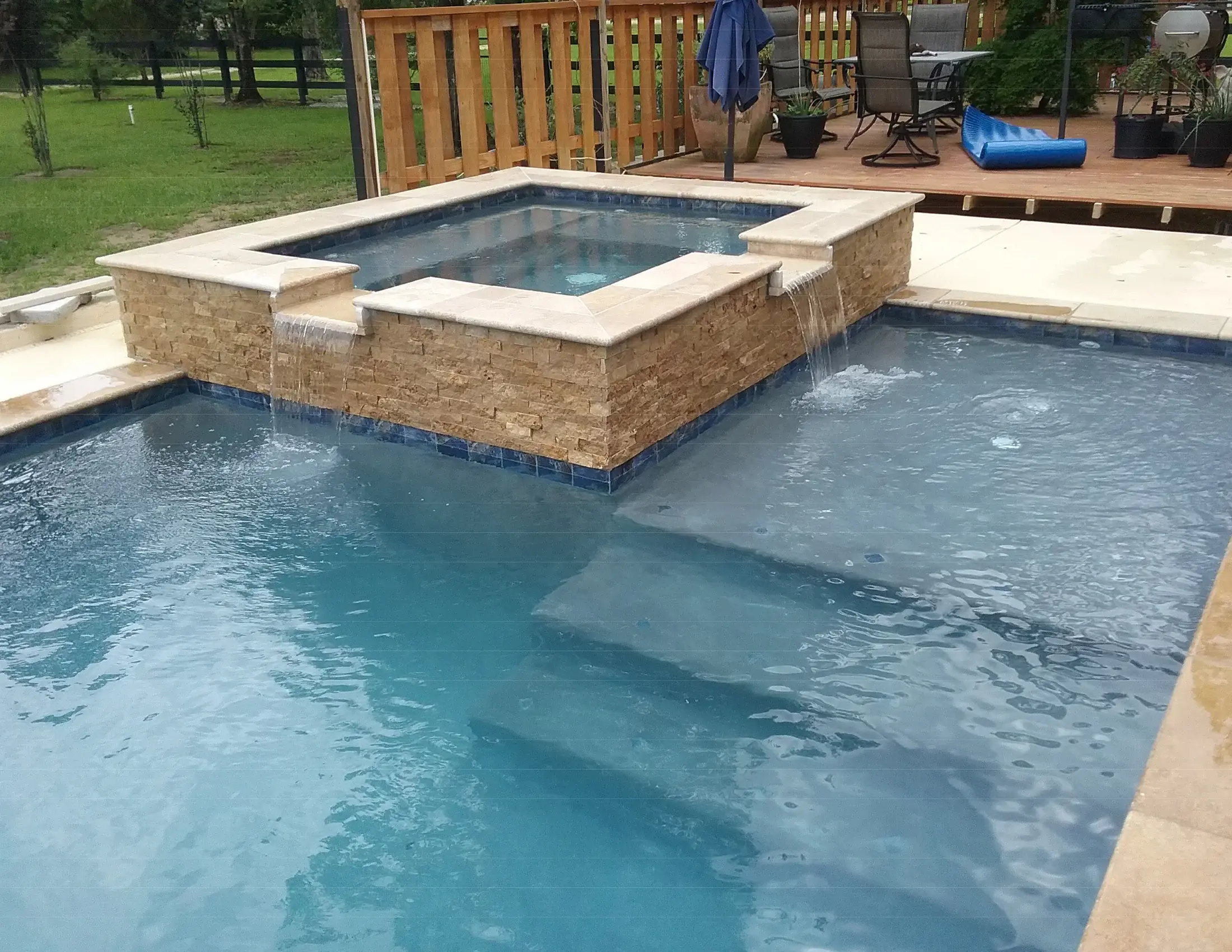 Custom spa and swimming pool built by Clearwater Outdoor Creations